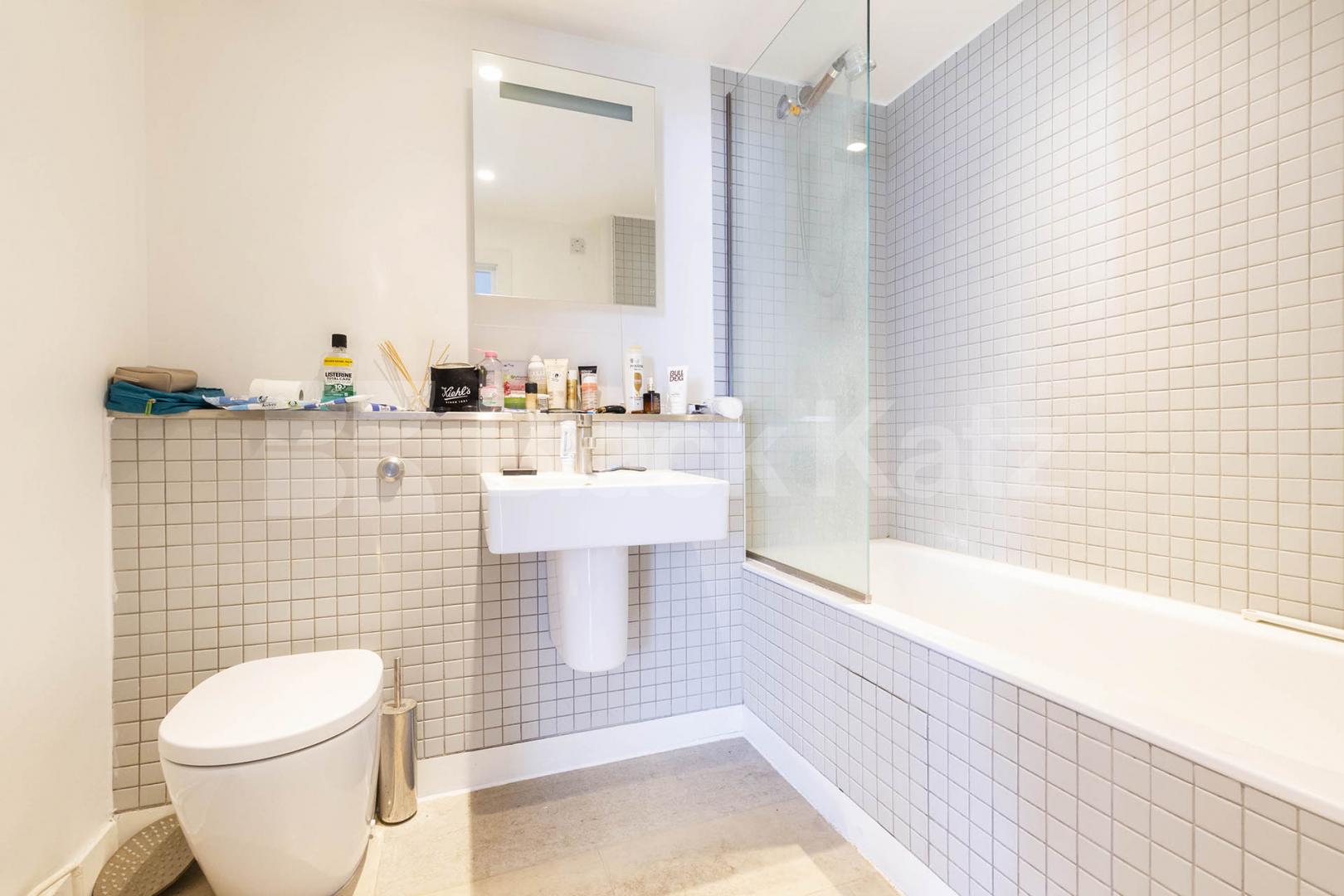 2 bed warehouse apartment in the Clerkenwell area close to Farringdon Great Sutton Street , Clerkenwell